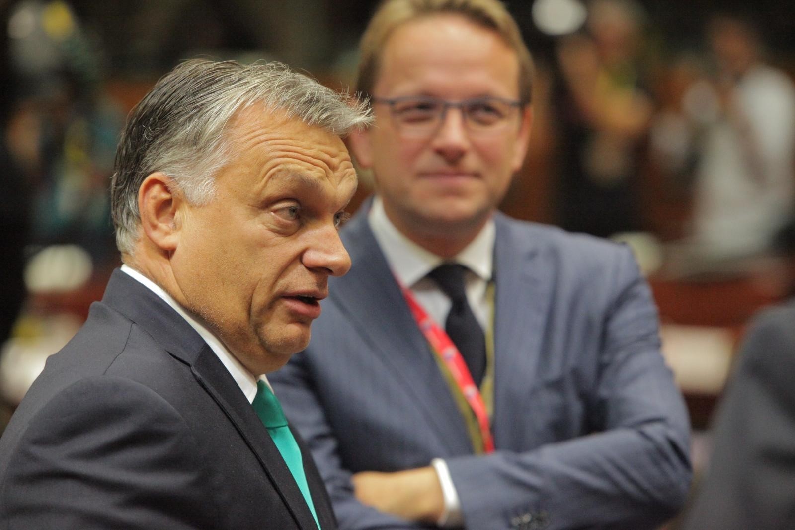 20.10.2017., Bruxselles - Madjarski premijer Viktor Orban gestikulira u razgovoru s kolegama na pocetku drugog dana sastanka Europskog vijeca u Bruxellesu. 
Photo: Tomislav Krasnec/PIXSELL