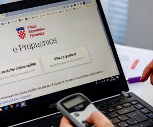 21.12.2020.,  Dubrovnik - Od danas ponovno je dostupan sustav e-Propusnice koji omogucuje gradjanima jednostavno slanje zahtjeva za izdavanje propusnica koristenjem usluga e-Gradjani i NIAS (Nacionalni identifikacijski i autentifikacijski sustav).

Photo: Grgo Jelavic/PIXSELL