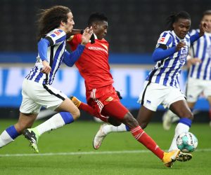 epa08862845 Taiwo Awoniyi (C) of Union scores the opening goal against Matteo Guendouzi (L) and Dedryck Boyata of Hertha during the German Bundesliga soccer match between Hertha BSC and 1. FC Union Berlin at Olympiastadion in Berlin, Germany, 04 December 2020.  EPA/Maja Hitij / POOL DFL regulations prohibit any use of photographs as image sequences and/or quasi-video.