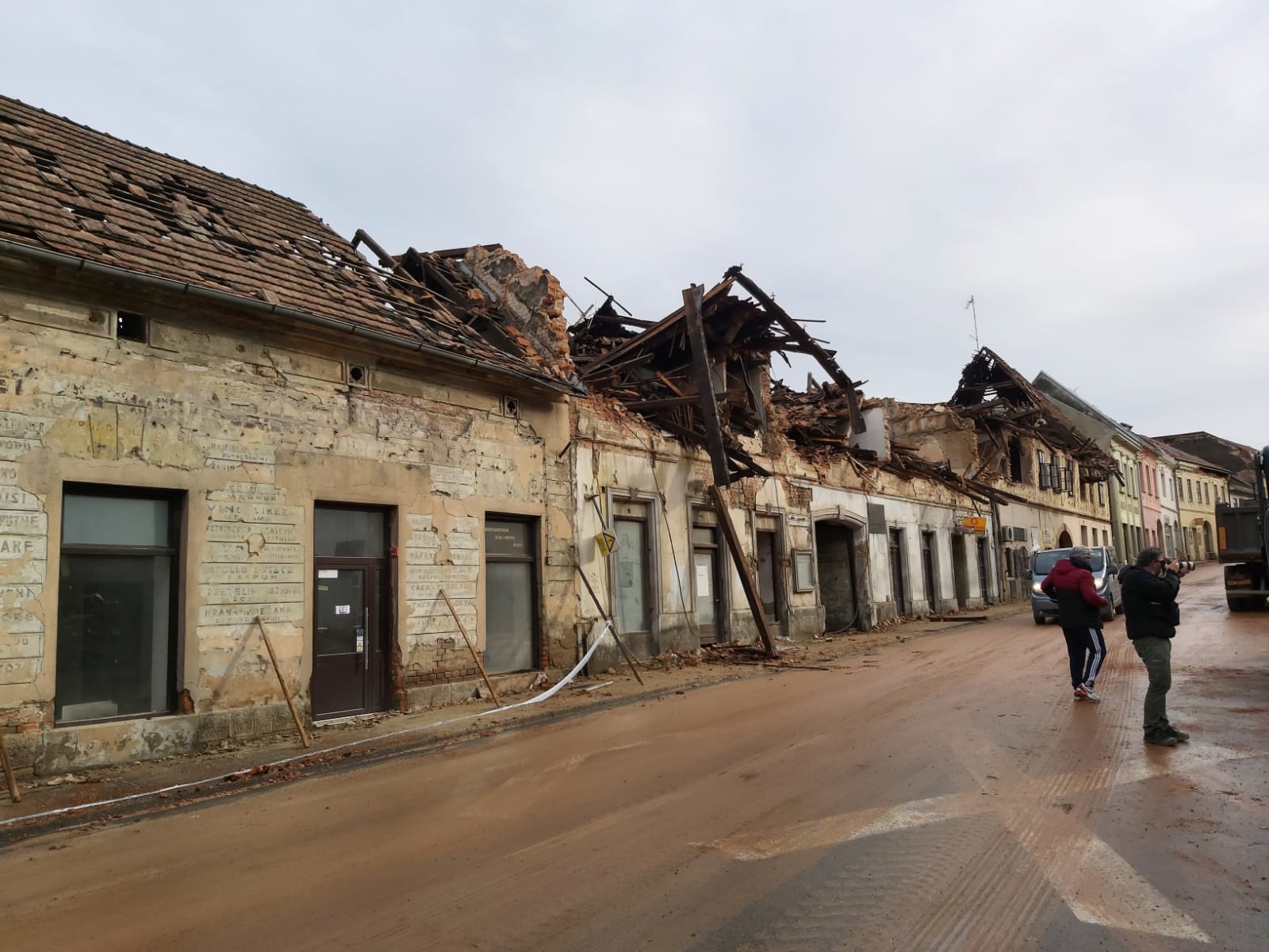 Kuća u Petrinji razrušena u potresima 29. i 30. 12 2020. 