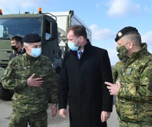 Ministar obrane Mario Banožić obišao je pripadnike Hrvatske vojske angažirane na radovima na sanaciji posljedica potresa na području gospodarske zone Lekenik | Foto: MORH / J. Kopi
