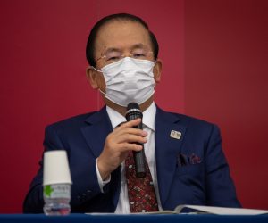 epa08899001 Tokyo 2020 Olympic Games CEO Toshiro Muto wears a face mask as he speaks during a press conference following a Tokyo2020 Olympics Executive Board meeting in Tokyo, Japan, 22 December 2020.  EPA/Carl Court / POOL