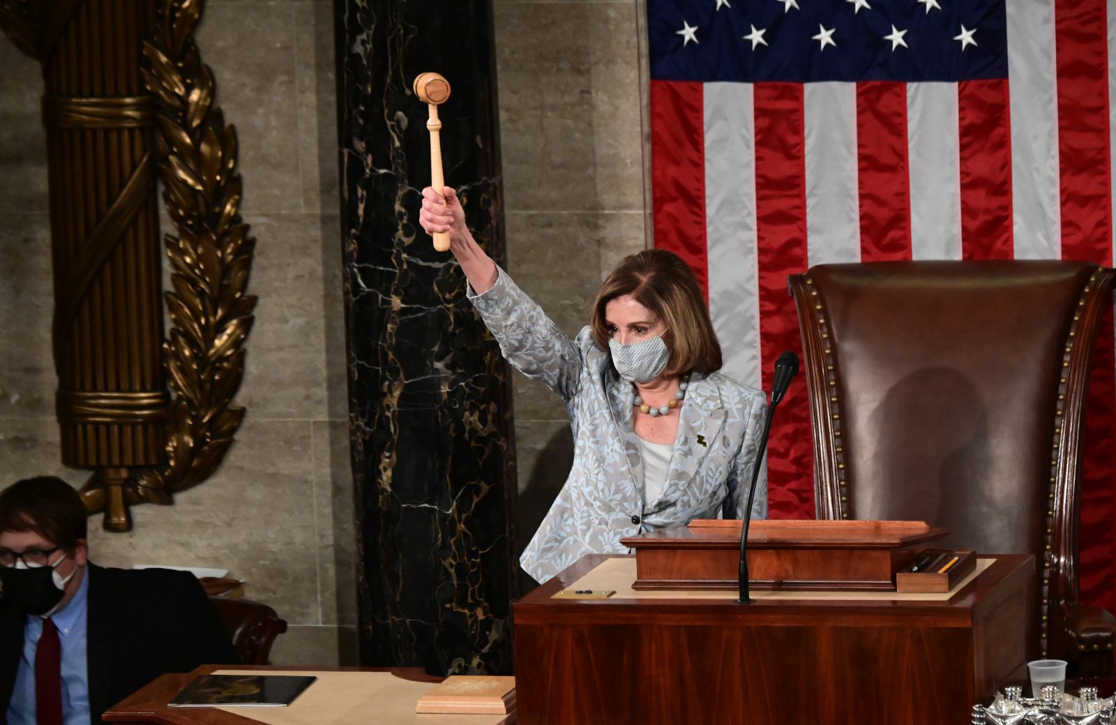 epa08917854 US Speaker of the House Nancy Pelosi wields the Speaker's gavel after being re-elected as Speaker and preparing to swear in members of the 117th House of Representatives in Washington, USA, 03 January 2021.  EPA/ERIN SCOTT / POOL