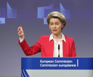 epa08925861 European Commission President Ursula Von der Leyen gives a presser on the EU's vaccine strategy in Brussels, Belgium, 08 January 2021. Von der Leyen said the EU Commission had ordered a further 300 million COVID-19 vaccine doses from Biontech / Pfizer.  EPA/FRANCOIS WALSCHAERTS / POOL
