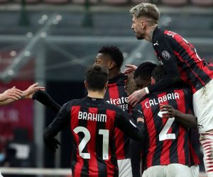 epa08929245 AC Milan's Franck Kessie (C) celebrates with teammates after scoring his team's second goal during the Italian Serie A soccer match between AC Milan and Torino FC at Giuseppe Meazza stadium in Milan, Italy, 09 January 2021.  EPA/MATTEO BAZZI