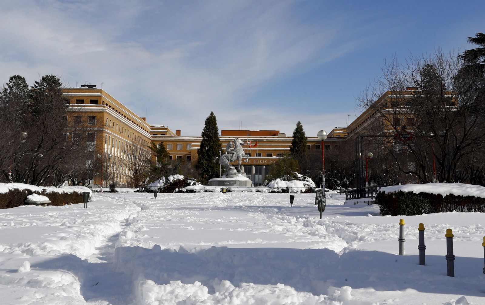 epa08930987 A general view of the Medicine Campus at Complutense University in Madrid, Spain, 11 January 2021. Schools and universities have been closed and bus services were suspended due after Storm Filomena hit the region.  EPA/BALLESTEROS