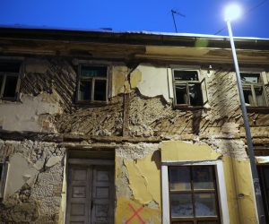 Petrinja, 12.01.2021. - Predvečerje u Petrinji 14. dan nakon razornog potresa. foto HINA/ Lana SLIVAR DOMINIĆ/ lsd
