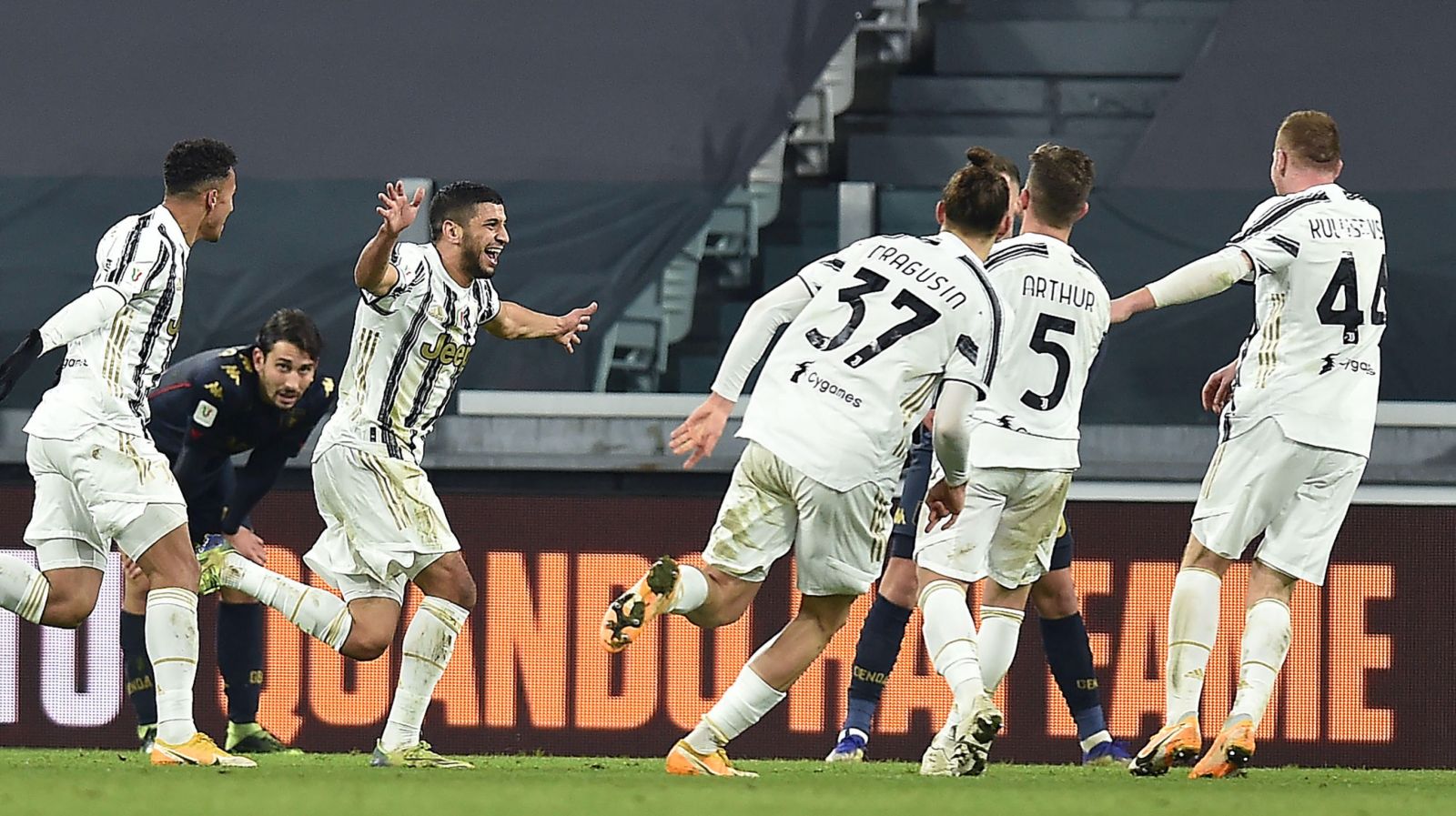 epa08936153 Juventus’ Hamza Rafia (3L) jubilates after scoring  3-2 during the round of 16 of the Italian cup soccer match Juventus FC vs Genoa FC at the Allianz Stadium in Turin, Italy, 13 January 2021.  EPA/ALESSANDRO DI MARCO