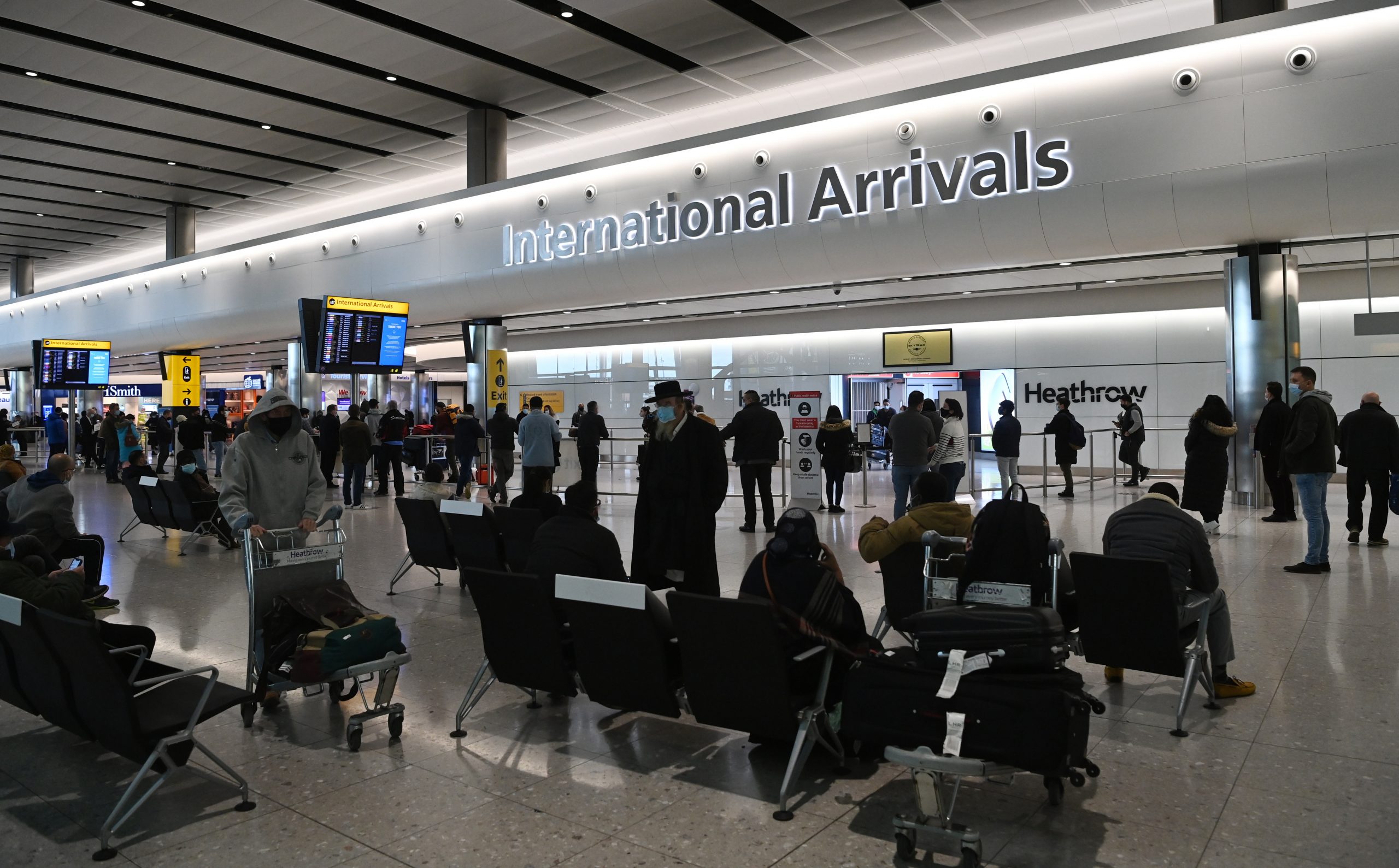 epa08943569 Travellers arrive at Heathrow Airport in London, Britain, 17 January 2021. The UK government is implementing a closure on all travel corridors from Monday 18 January 2021. Travellers will also need to provide a negative coronavirus test to enter the country. Britain's national health service (NHS) is coming under sever pressure as Covid-19 hospital admissions continue to rise across the UK. Some one thousand people are dying each day from the Covid-19 disease.  EPA/FACUNDO ARRIZABALAGA