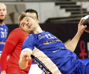 epa08947243 Bjorn Gudjonsson (C) of Iceland in action during the match between Iceland and Morocco at the 27th Men's Handball World Championship in Cairo, Egypt, 18 January 2021.  EPA/Khaled Elfiqi / POOL
