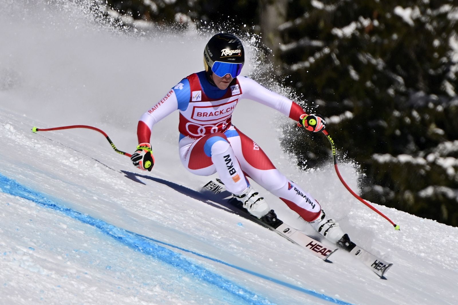 epa08961831 Switzerland's Lara Gut-Behrami in action during the Women's Super G race at the FIS Alpine Ski World Cup in Crans-Montana, Switzerland, 24 January 2021.  EPA/JEAN-CHRISTOPHE BOTT