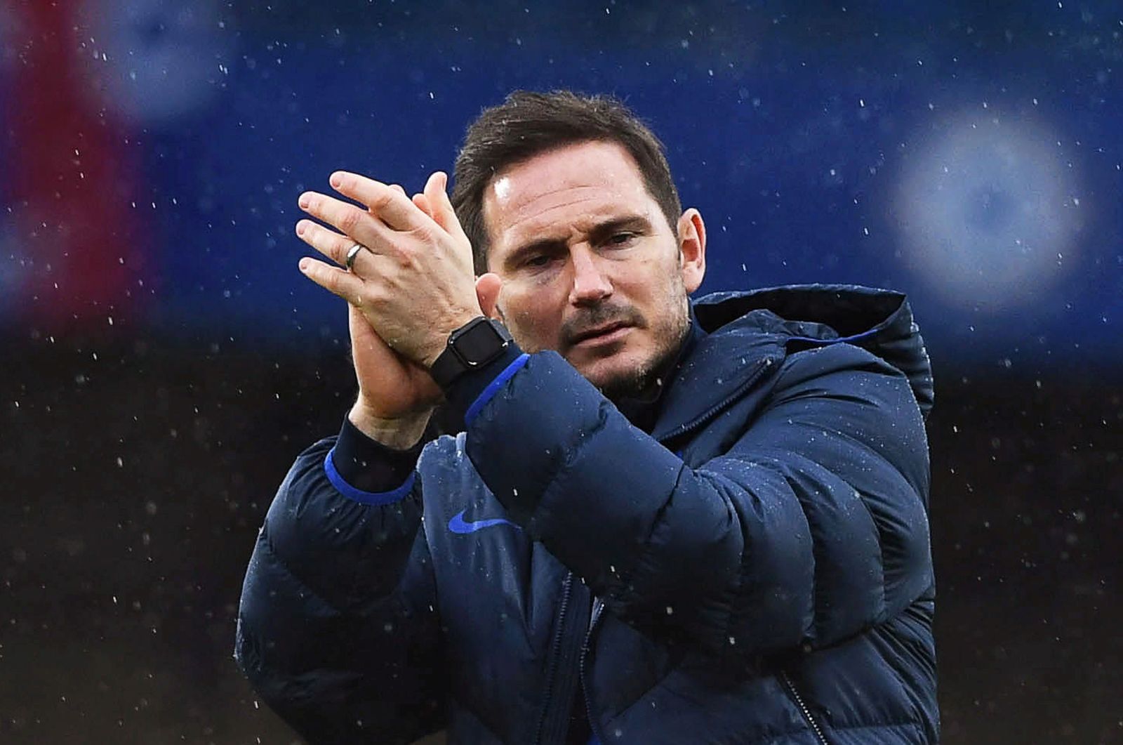 epa08963883 (FILE) -  Chelsea's manager Frank Lampard applauds fans during the English Premier League soccer match between Chelsea FC and Crystal Palace at Stamford Bridge in London, Britain, 09 November 2019 (reissued on 25 January 2021). On 25 January 2021 Chelsea announced the decision to sack Frank Lampard, who was appointed as manager on 04 July 2019.  EPA/NEIL HALL EDITORIAL USE ONLY. No use with unauthorized audio, video, data, fixture lists, club/league logos or 'live' services. Online in-match use limited to 120 images, no video emulation. No use in betting, games or single club/league/player publications *** Local Caption *** 55613482