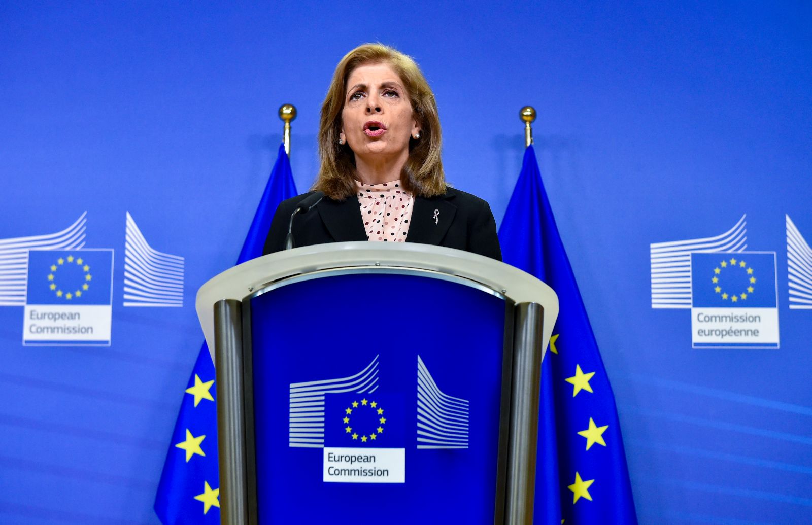 epa08964675 European Union commissioner for Health, Stella Kyriakides gives a press statement on vaccine deliveries at the EU headquarters in Brussels on January 25, 2021.  EPA/JOHN THYS / POOL