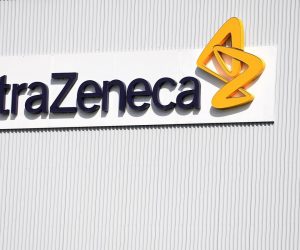 epa08968561 (FILE) - A view of the logo at biopharmaceutical company AstraZeneca headquarters in Sydney, Australia, 19 August 2020 (reissued 27 January 2021). AstraZeneca has rejected EU's criticism of its vaccine rollout process, after the company had announced delays in delivering the agreed doses to the bloc.  EPA/DAN HIMBRECHTS AUSTRALIA AND NEW ZEALAND OUT *** Local Caption *** 56556600