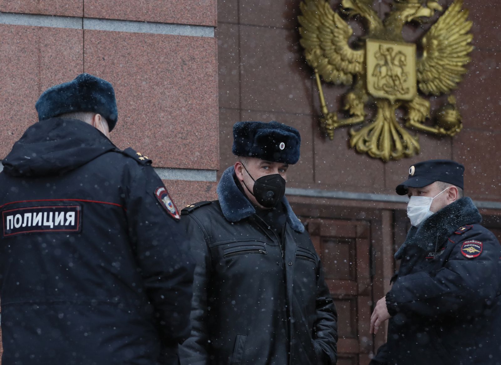 epa08970606 Russian police officers stand in front of the building of the Moscow Region Court in Krasnogorsk outside Moscow, Russia, 28 January 2021. Moscow Region Court will hear on 28 January 2021 an appeal against detention of an opposition leader Alexei Navalny who was detained after his arrival to Moscow from Germany on 17 January 2021. A Moscow judge on 18 January ruled that he will remain in custody for 30 days following his airport arrest.  EPA/YURI KOCHETKOV