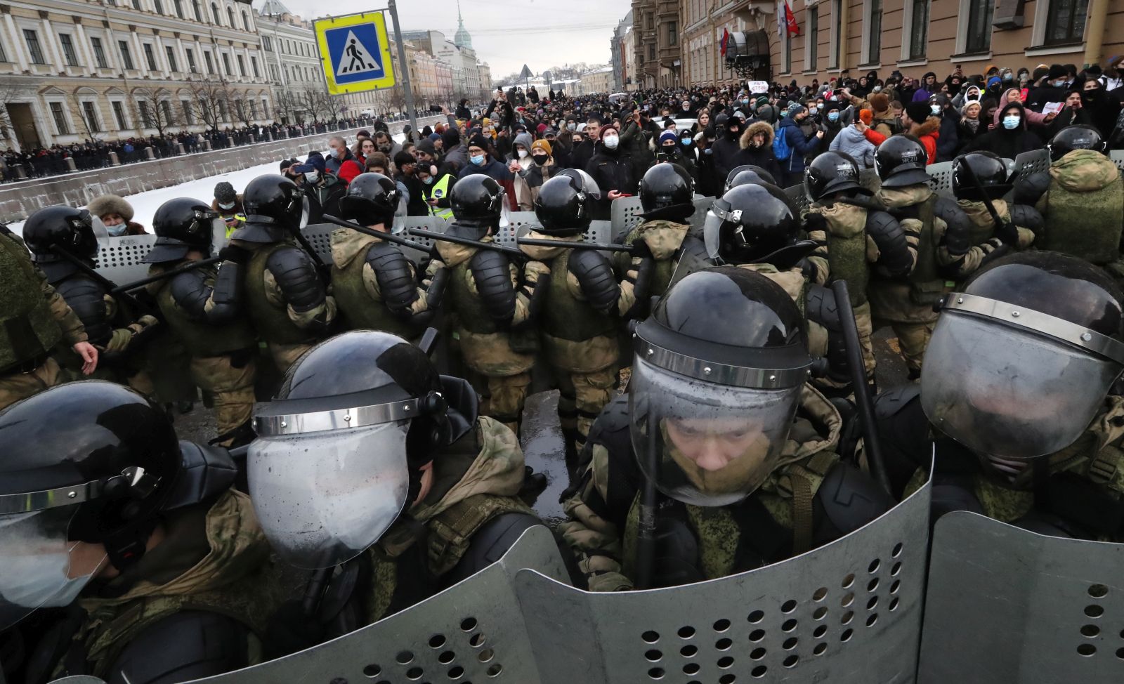 epaselect epa08977176 Russian police officers during an unauthorized protest in support of Russian opposition leader Alexei Navalny, in St. Petersburg, Russia, 31 January 2021. Navalny was detained after his arrival to Moscow from Germany, where he was recovering from a poisoning attack with a nerve agent, on 17 January 2021. A Moscow judge on 18 January ruled that he will remain in custody for 30 days following his airport arrest. Navalny urged Russians to take to the streets to protest. In many Russian cities mass events are prohibited due to an increase in COVID-19 cases.  EPA/ANATOLY MALTSEV