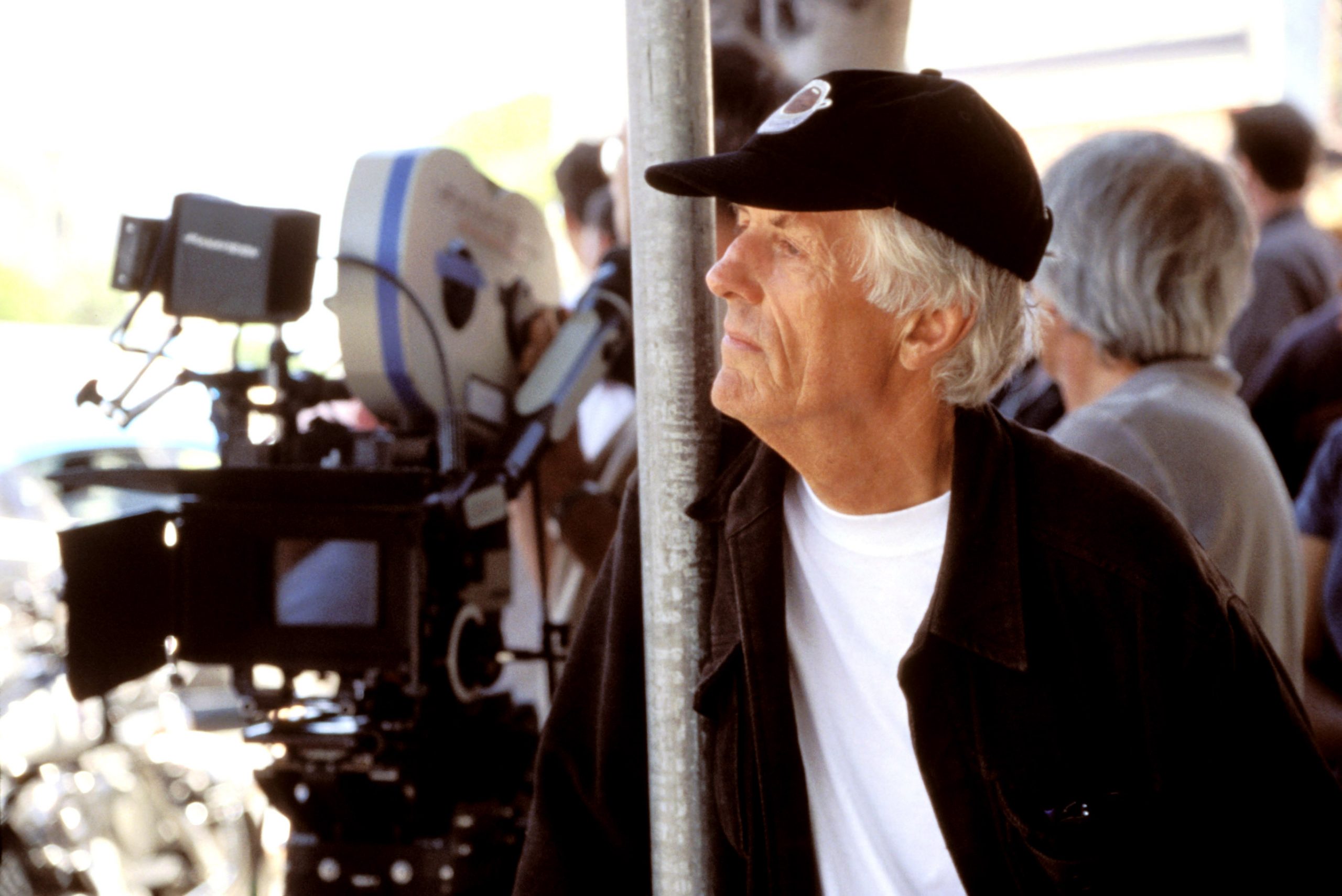 Director Michael Apted on the set of ENOUGH, 2002
(c) Columbia.  Courtesy Everett Collection.