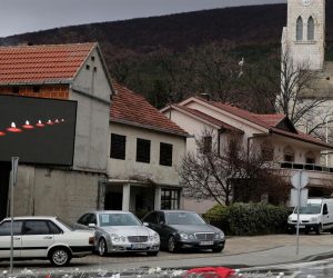 01.01.2021., Posusje, Bosna i Hercegovina - U centru Posusja na digitalnom displeju za oglasavanje postavljeno osam svijeca za tragicno preminule.

Photo: Denis Kapetanovic/PIXSELL