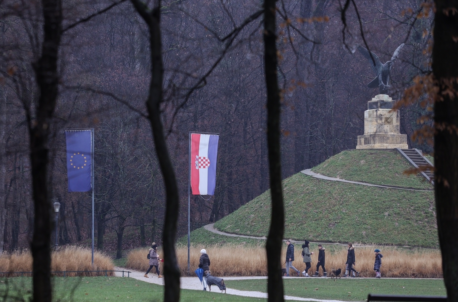 03.01.2021., Zagreb - Unatoc kisnom vremenu, gradjani Zagreba izasli su u park Maksimir. Photo: Marko Prpic/PIXSELL