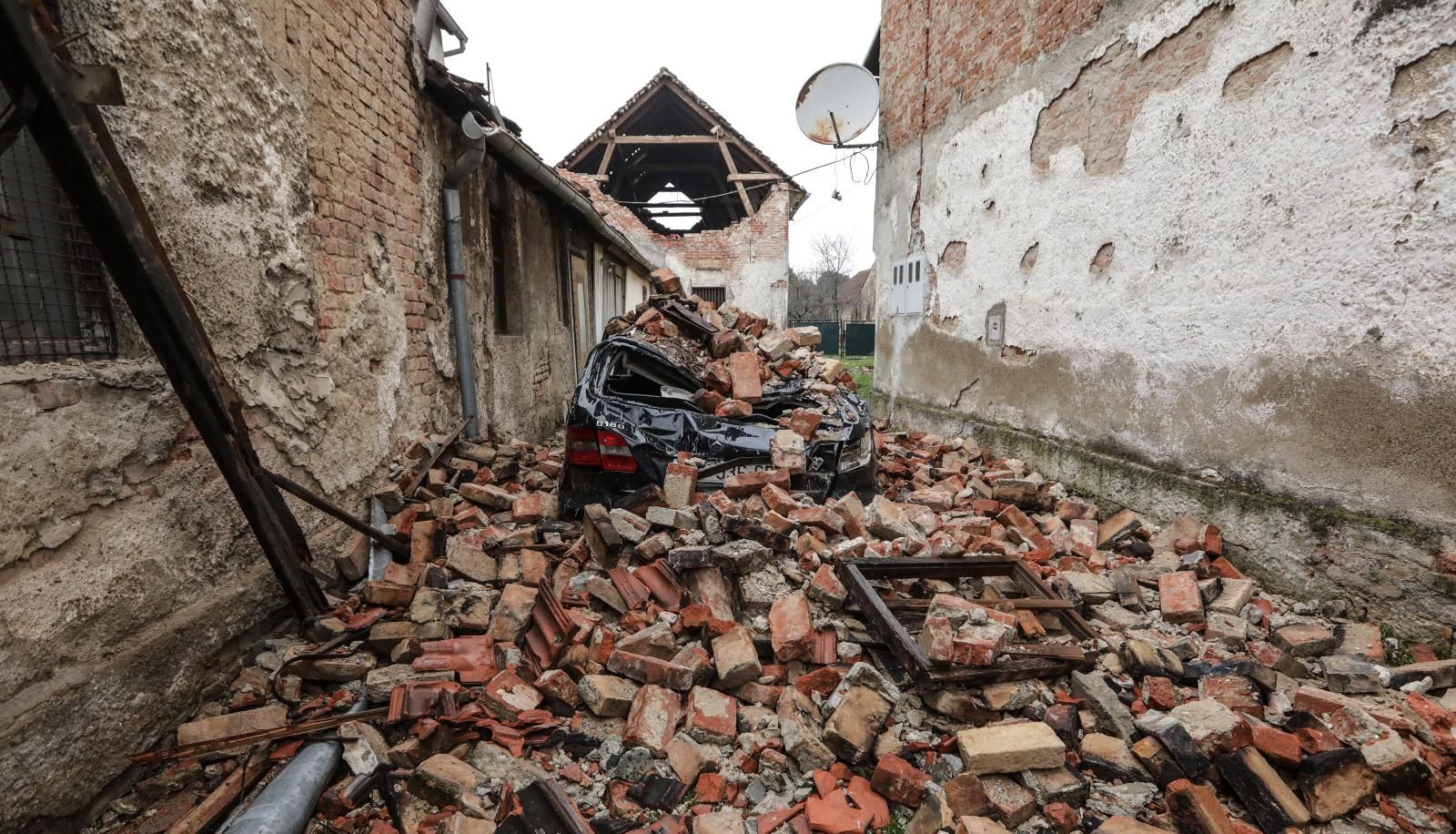 04.01.2021., Petrinja, ciscenje rusevina starog dijela grada nakon katastrofalnog potresa.
Photo: Robert Anic/PIXSELL