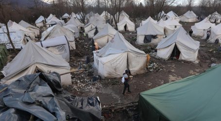 Vojska BiH postavila šatore za migrante u okolici Bihaća