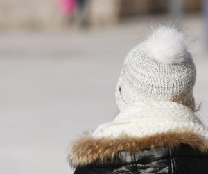 14.01.2021., Sibenik - Hladno jutro na sibenskim gradskim ulicama natjeralo gradjane na topliju odjecu.
Photo: Hrvoje Jelavic/PIXSELL