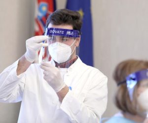 18.1.2021, Zagreb - Doktori pripremaju cjepivo kojim ce se cijepiti saborski zastupnici. Photo: Patrik Macek/PIXSELL