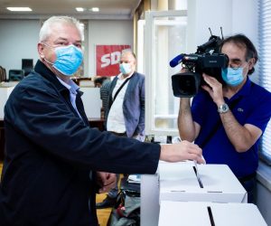 26.09.2020., Split - Kandidat za predsjednika SDP-a Ranko Ostojic glasao je na unutarstranackim izborima u prostorima SDP-a u Splitu.
Photo: Milan Sabic/PIXSELL