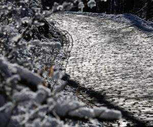 27.02.2020., Zagreb, Medvednica - Lijepo suncano vrijeme otapa snijeg koji je pao tijekom noci.
 Photo: Marin Tironi/PIXSELL