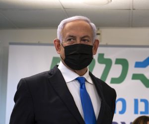 epa08935291 Israeli Prime Minister Benjamin Netanyahu visits the coronavirus vaccination facility in northern Arab city of Nazareth, Israel, 13 January 2021.  EPA/GIL ELIYAHU / POOL