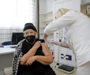 epa08938917 An elderly patient receives a dose of Pfizer-BioNTech COVID-19 vaccine during the vaccination at Novi Beograd medical center in Belgrade, Serbia, 15 January 2021. Serbia began its coronavirus disease (COVID-19) vaccination campaign of elderly and medical workers on 24 December 2020.  EPA/MARKO DJOKOVIC