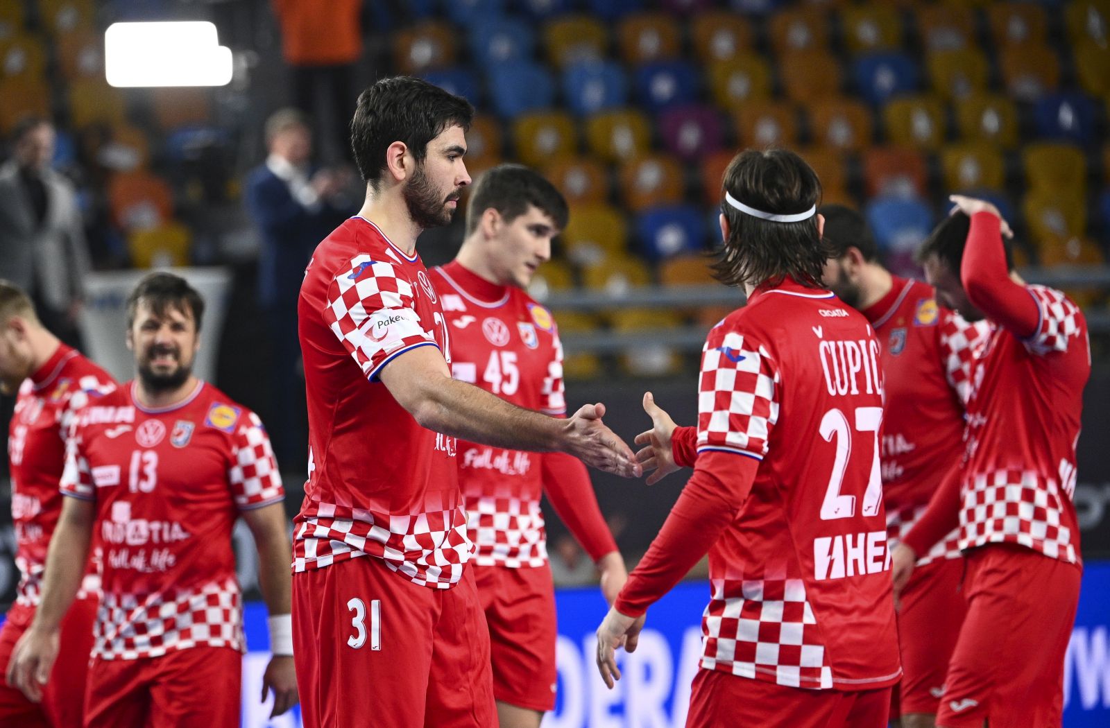 epa08960930 Croatian players react after the Main Round match between Argentina and Croatia at the 27th Men's Handball World Championship in Cairo, Egypt, 23 January 2021.  EPA/Anne-Christine Poujoulat / POOL
