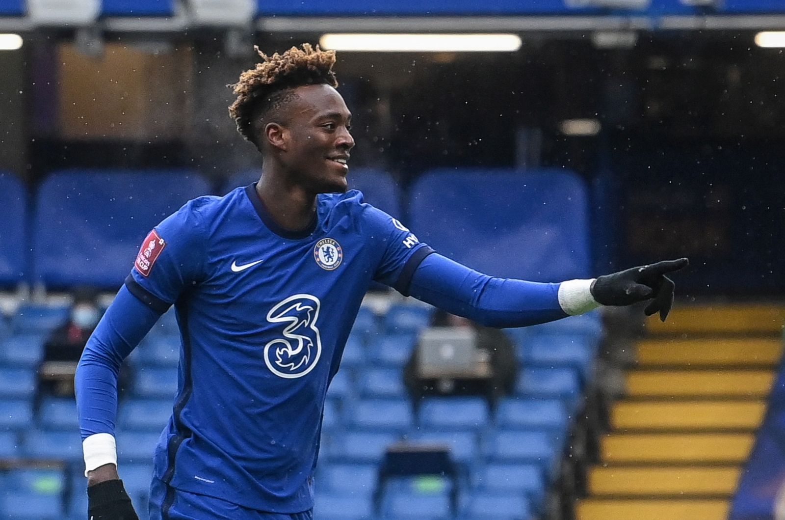 epa08961922 Tammy Abraham of Chelsea celebrates after scoring during the English FA Cup fourth round match between Chelsea and Luton Town in London, Britain, 24 January 2021.  EPA/NEIL HALL EDITORIAL USE ONLY. No use with unauthorized audio, video, data, fixture lists, club/league logos or 'live' services. Online in-match use limited to 120 images, no video emulation. No use in betting, games or single club/league/player publications.