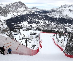 epa08971129 A handout photo made available by the organising committee of the 2021 FIS Alpine World Ski Championships shows preparation works for the Alpine Skiing Championships in Cortina d'Ampezzo, Italy, 27 January 2021 (issued 28 January 2021). The 2021 FIS Alpine World Ski Championships will be held in Cortina d’Ampezzo from 07 to 21 February 2021.  EPA/Fondazione Cortina 2021 / HO  HANDOUT EDITORIAL USE ONLY/NO SALES/NO ARCHIVES