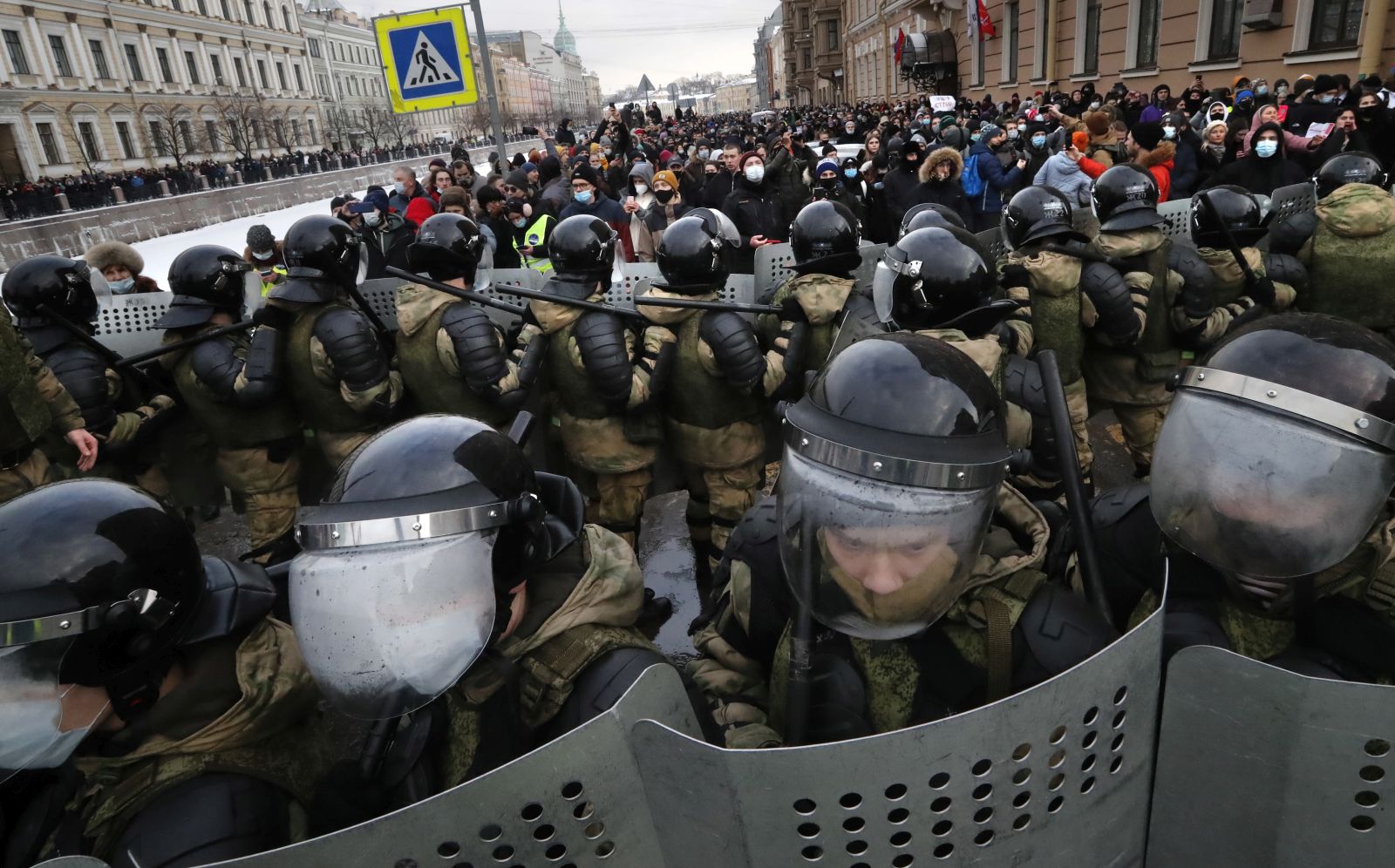 epaselect epa08977176 Russian police officers during an unauthorized protest in support of Russian opposition leader Alexei Navalny, in St. Petersburg, Russia, 31 January 2021. Navalny was detained after his arrival to Moscow from Germany, where he was recovering from a poisoning attack with a nerve agent, on 17 January 2021. A Moscow judge on 18 January ruled that he will remain in custody for 30 days following his airport arrest. Navalny urged Russians to take to the streets to protest. In many Russian cities mass events are prohibited due to an increase in COVID-19 cases.  EPA/ANATOLY MALTSEV