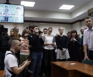 epa08983789 (FILE) - Anti-corruption blogger and liberal opposition leader Alexei Navalny (R) and his jailed brother Oleg, screened from a prison await to a verdict in a court room of the Moscow City Court in Moscow, Russia, 17 February 2015 (reissued 03 February 2021). Navalny was sentenced to 3.5 years in a penal colony for the violation of probation terms of a suspended sentence he had received for a 2014 money laundering case.  EPA/SERGEI CHIRIKOV *** Local Caption *** 51803359