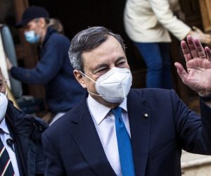 epa08986904 Italian designated-prime minister Mario Draghi (C) leaves his home in Rome, Italy, 04 February 2021. Draghi accepted on 03 February a mandate from the Italian president to form a national unity government after the previous coalition collapsed.  EPA/ANGELO CARCONI