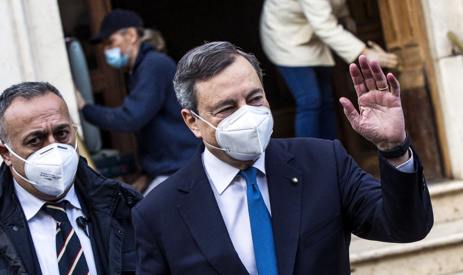 epa08986904 Italian designated-prime minister Mario Draghi (C) leaves his home in Rome, Italy, 04 February 2021. Draghi accepted on 03 February a mandate from the Italian president to form a national unity government after the previous coalition collapsed.  EPA/ANGELO CARCONI