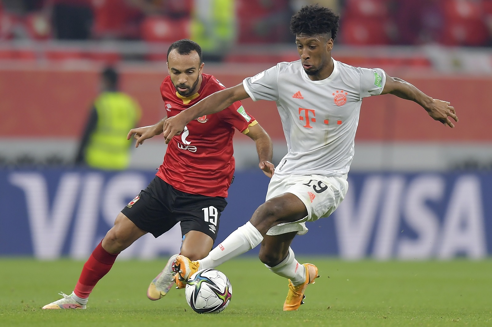 epa08997205 Kingsley Coman of Bayern in action against Mohamed Magdi Kafsha (L) of Al Ahly during the semi final soccer match between Al Ahly SC and Bayern Munich at the FIFA Club World Cup in Al Rayyan, Qatar, 08 February 2021.  EPA/NOUSHAD THEKKAYIL