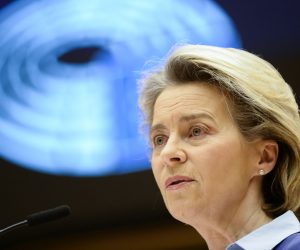 epa09000550 European Commission President Ursula von der Leyen speaks during the debate on the state of play of the EU's coronavirus disease (COVID-19) vaccination strategy, at the European Parliament in Brussels, Belgium, 10 February 2021.  EPA/JOHANNA GERON / POOL