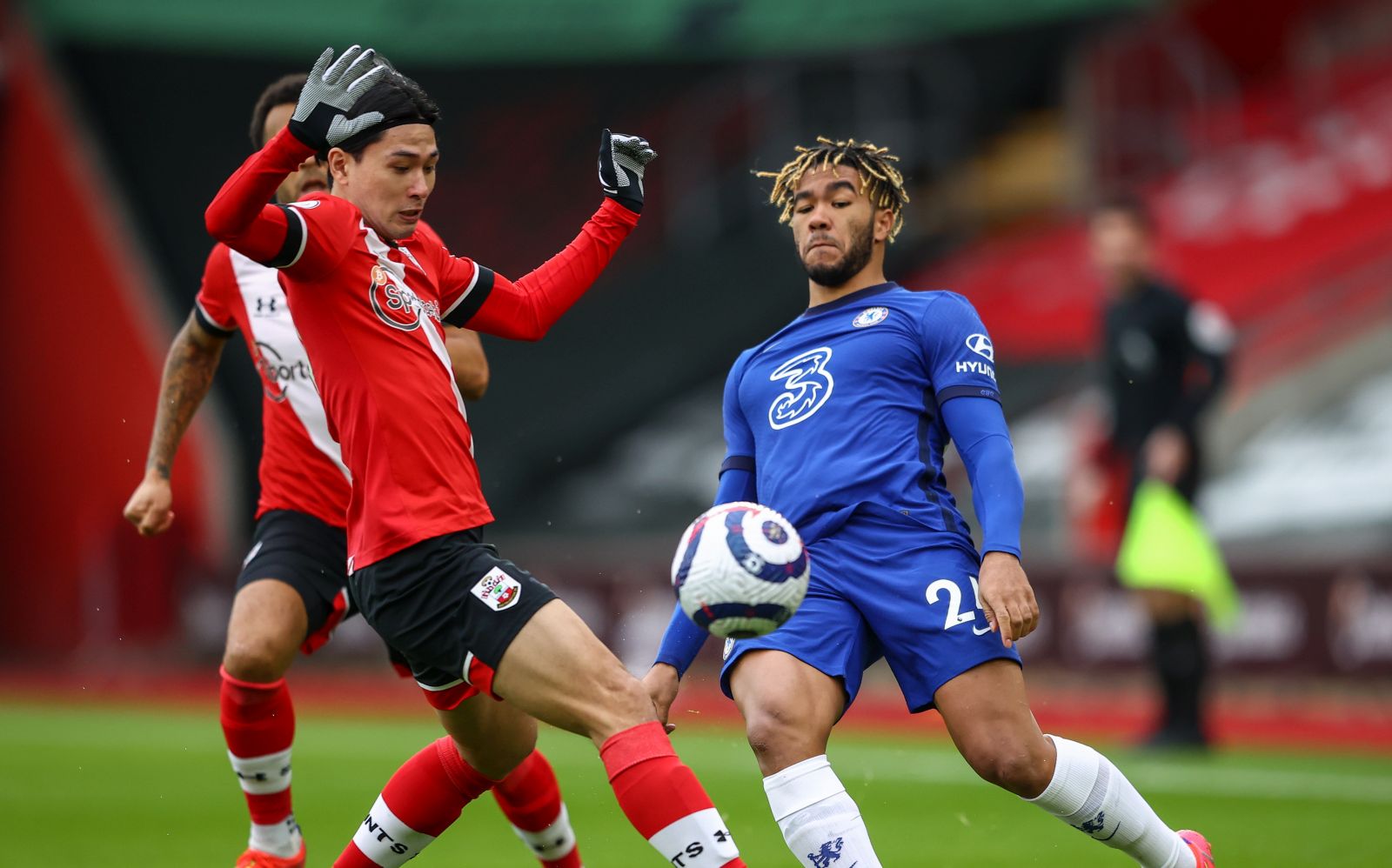 epa09025704 Takumi Minamino (L) of Southampton in action against Reece James (R) of Chelsea during the English Premier League soccer match between Southampton FC and Chelsea FC in Southampton, Britain, 20 February 2021.  EPA/Michael Steele / POOL EDITORIAL USE ONLY. No use with unauthorized audio, video, data, fixture lists, club/league logos or 'live' services. Online in-match use limited to 120 images, no video emulation. No use in betting, games or single club/league/player publications.