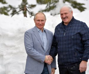epa09029467 Russian President Vladimir Putin (L) shakes hands with Belarus President Alexander Lukashenko (R) during their meeting in the Black sea resort of Sochi, Russia, 22 February 2021.  EPA/ALEXEI DRUZHININ / SPUTNIK / KREMLIN / POOL MANDATORY CREDIT