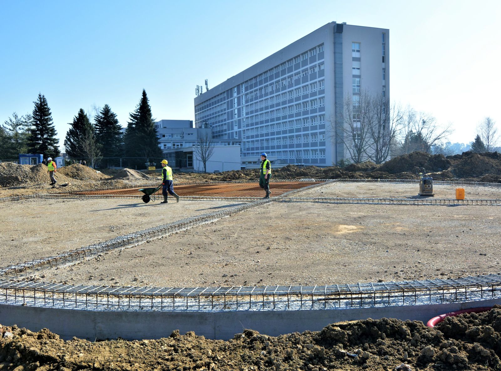 Karlovac, 23.02.2021. - Gradnja heliodroma uz Opću bolnicu Karlovac. Na fotografiji 
foto HINA/ Mladen VOLARIĆ/ ml