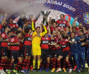 epa09037328 Players of Flamengo celebrate winning the Brasileirao Assai 2020 soccer tournament at Morumbi stadium in Sao Paulo, Brazil, 25 February 2021.  EPA/FERNANDO BIZERRA