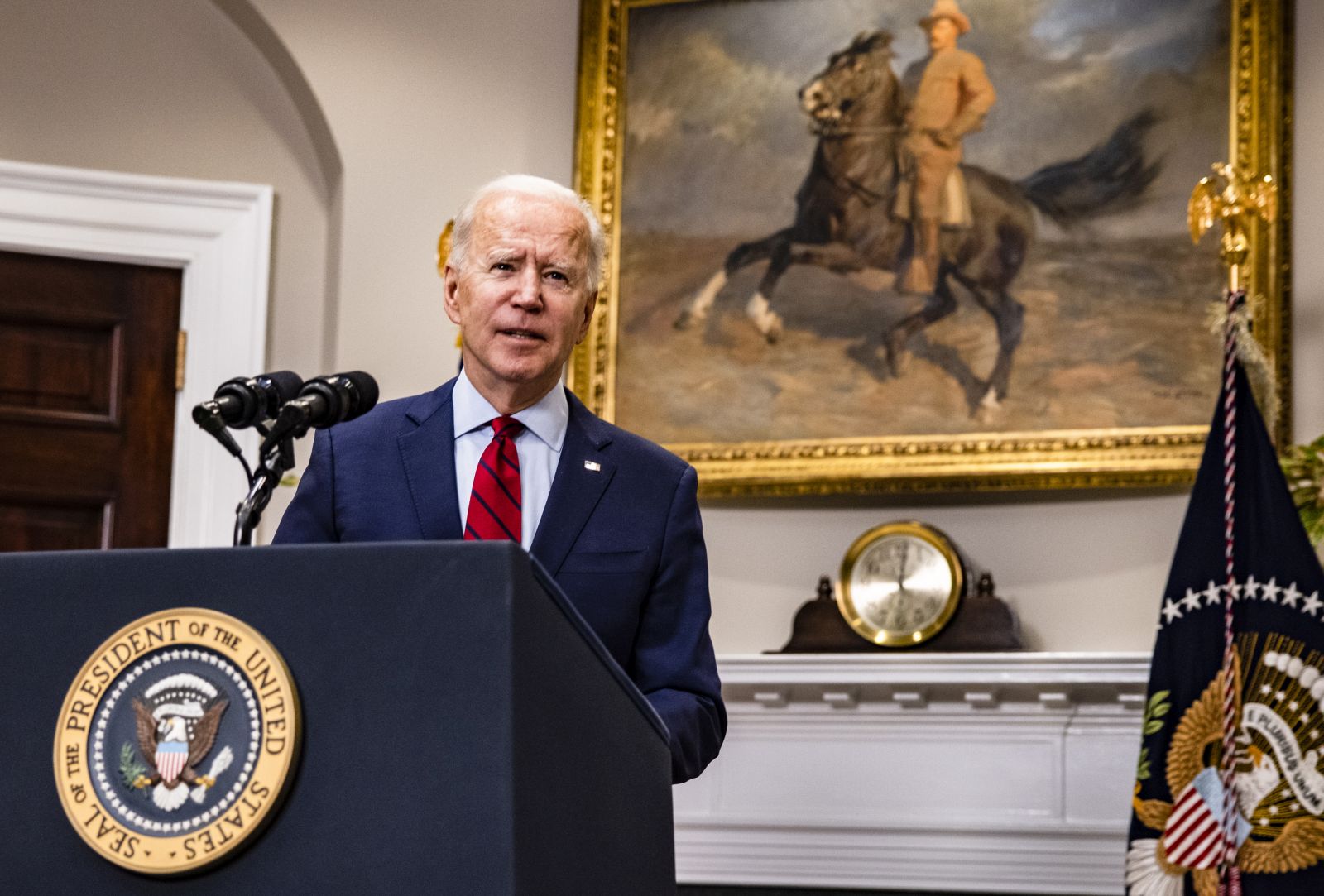 epa09040915 US President Joe Biden addresses the Nation on his push for a new coronavirus relief package from the Rosevelt Room of the White House in Washington, DC, USA, on 27 February 2021.  EPA/Samuel Corum / POOL