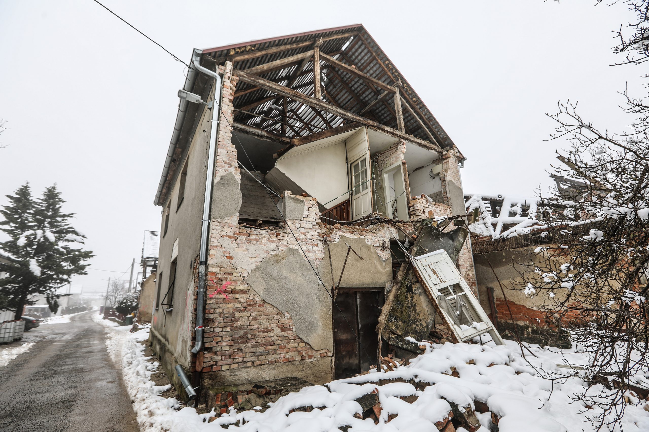 02.02.2021., Petrinja - Svakodnevnica u gradu Petrinji koji je razrusen nakon velikog potresa.
Photo: Robert Anic/PIXSELL
