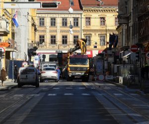 14.02.2021., Zagreb - Zbog radova na sanaciji krovista u Frankopanskoj i Ilici zaustavljen je javni prijevoz te tramvaji voze okolnim putevima. Photo: Marko Lukunic/PIXSELL
