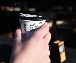 15.02.2021., Sibenik - Popustanjem mjera stozera otvoreni su samo rijetki kafici u Sibeniku koji ce prodavati kavu za van. Photo: Hrvoje Jelavic/PIXSELL