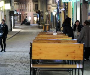 15.02.2021., Zagreb -Iako su vecina kafica danas otvorila svoja vrata za pice za van ispred lokala nema prevelikih guzvi niti zadrzavanja na zatvorenim terasama.
Photo: Emica Elvedji/PIXSELL