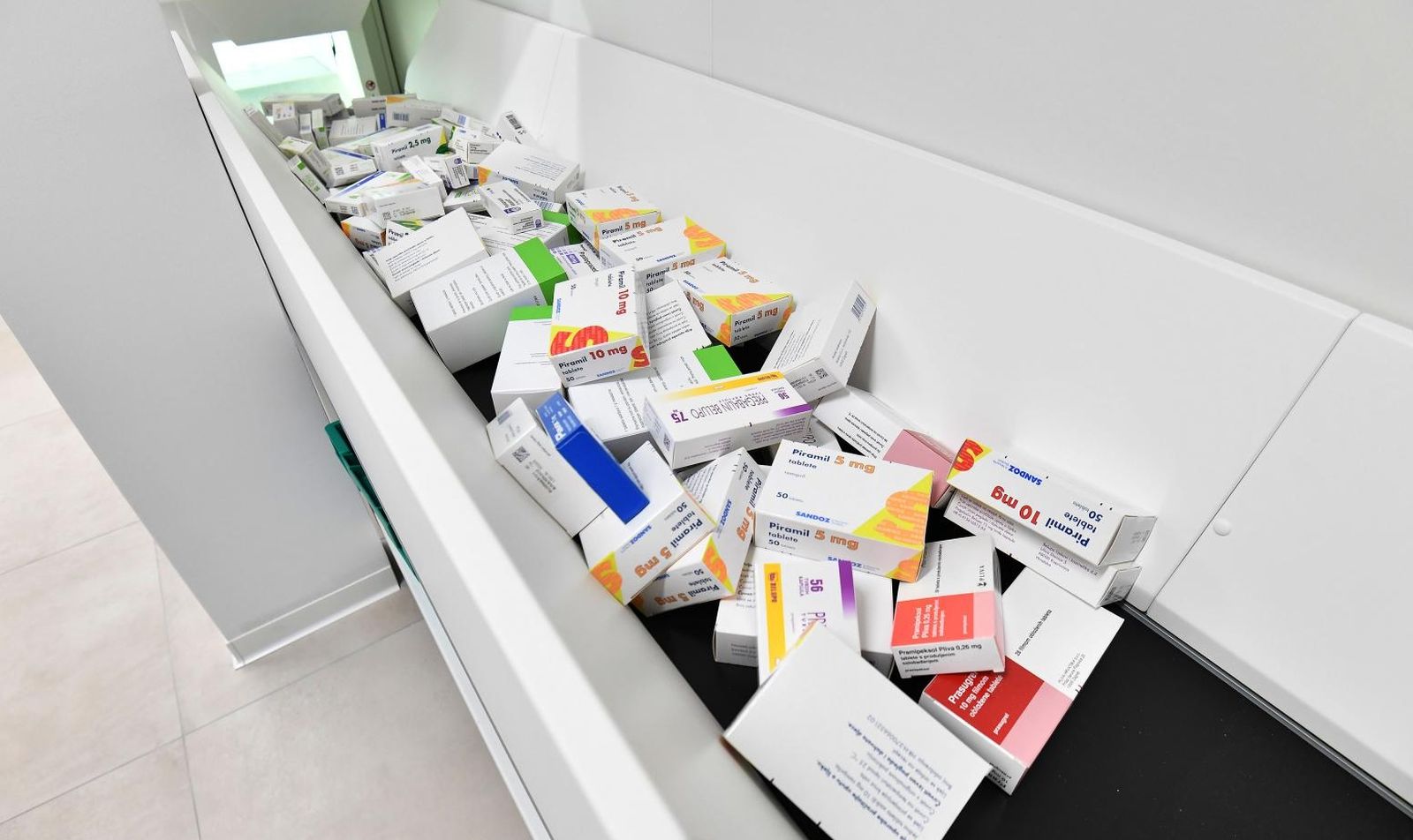 24.12.2020., Varazdin - Ljekarne varazdinske zupanije predstavile su automatizirano skladiste vrijedno 1.7 milijuna kuna koje osigurava automatsko zaprimanje, pohranu i isporuku lijekova. Photo: Vjeran Zganec Rogulja/PIXSELL